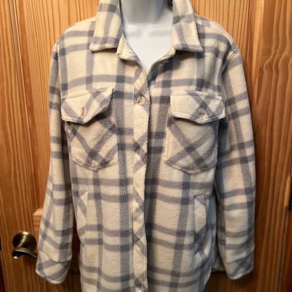 Light Gray/Cream Shacket